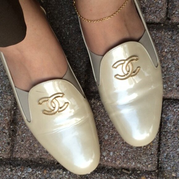 CHANEL Loafers Patent Beige Gold Coco Mark Flat Round Toe Size 39 - Picture 1 of 17